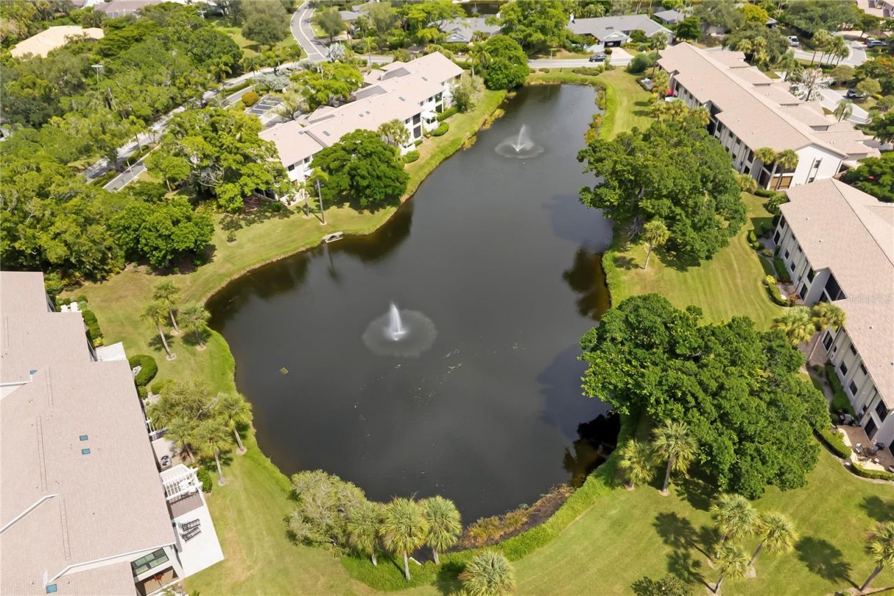 5239 Heron Way, Unit 102, Sarasota, FL 34231 Photo