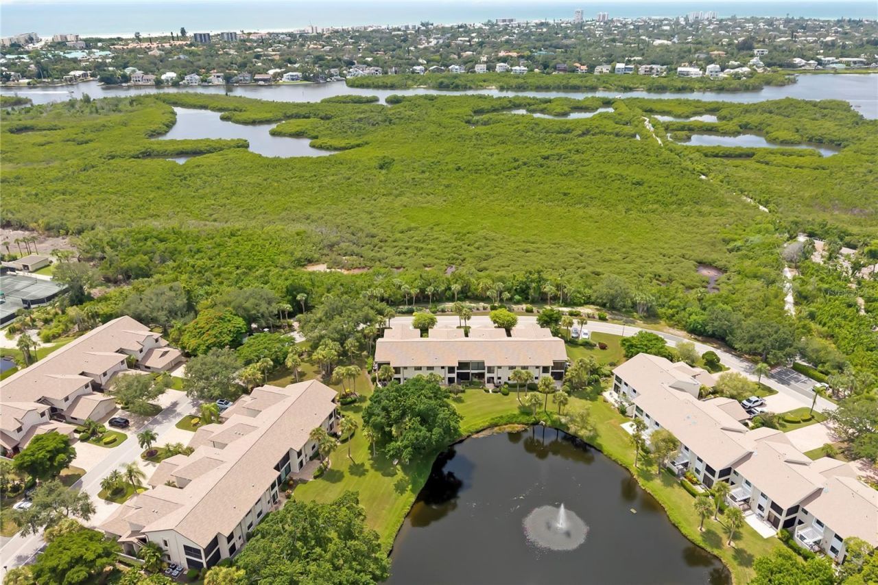 5239 Heron Way, Unit 102, Sarasota, FL 34231 Photo