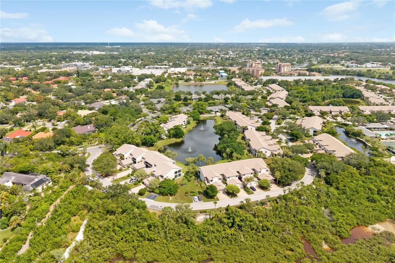 5239 Heron Way, Unit 102, Sarasota, FL 34231 Photo