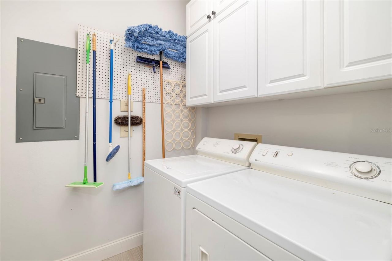 5239 Heron Way, Unit 102, Sarasota, FL 34231 Photo