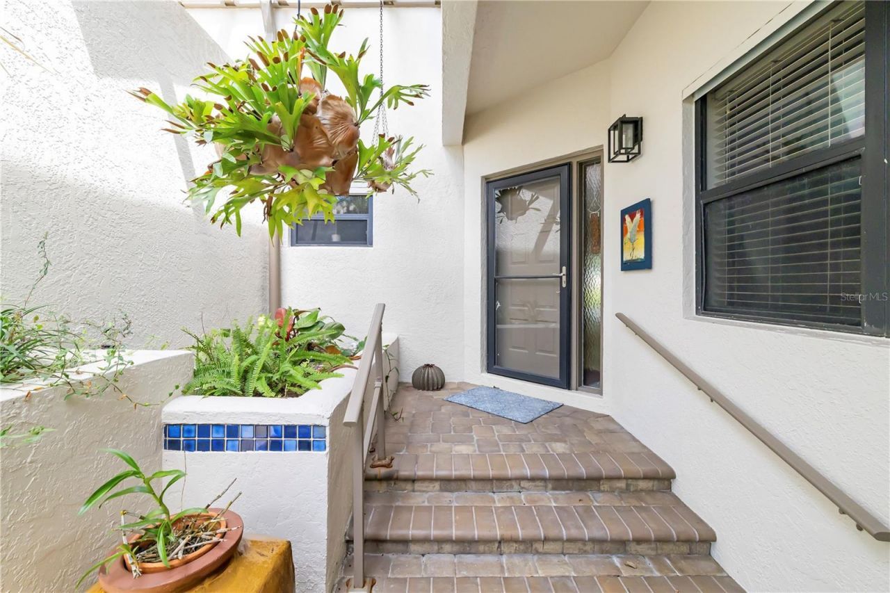 5239 Heron Way, Unit 102, Sarasota, FL 34231 Photo