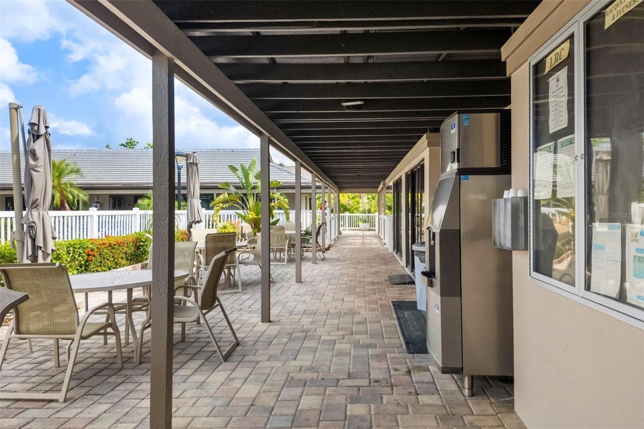 5239 Heron Way, Unit 102, Sarasota, FL 34231 Photo