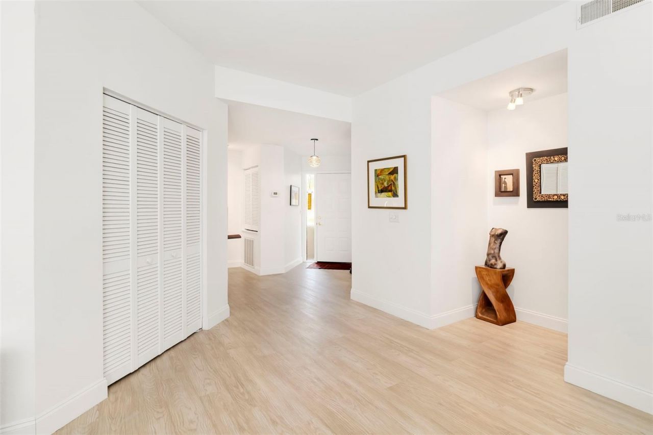 5239 Heron Way, Unit 102, Sarasota, FL 34231 Photo