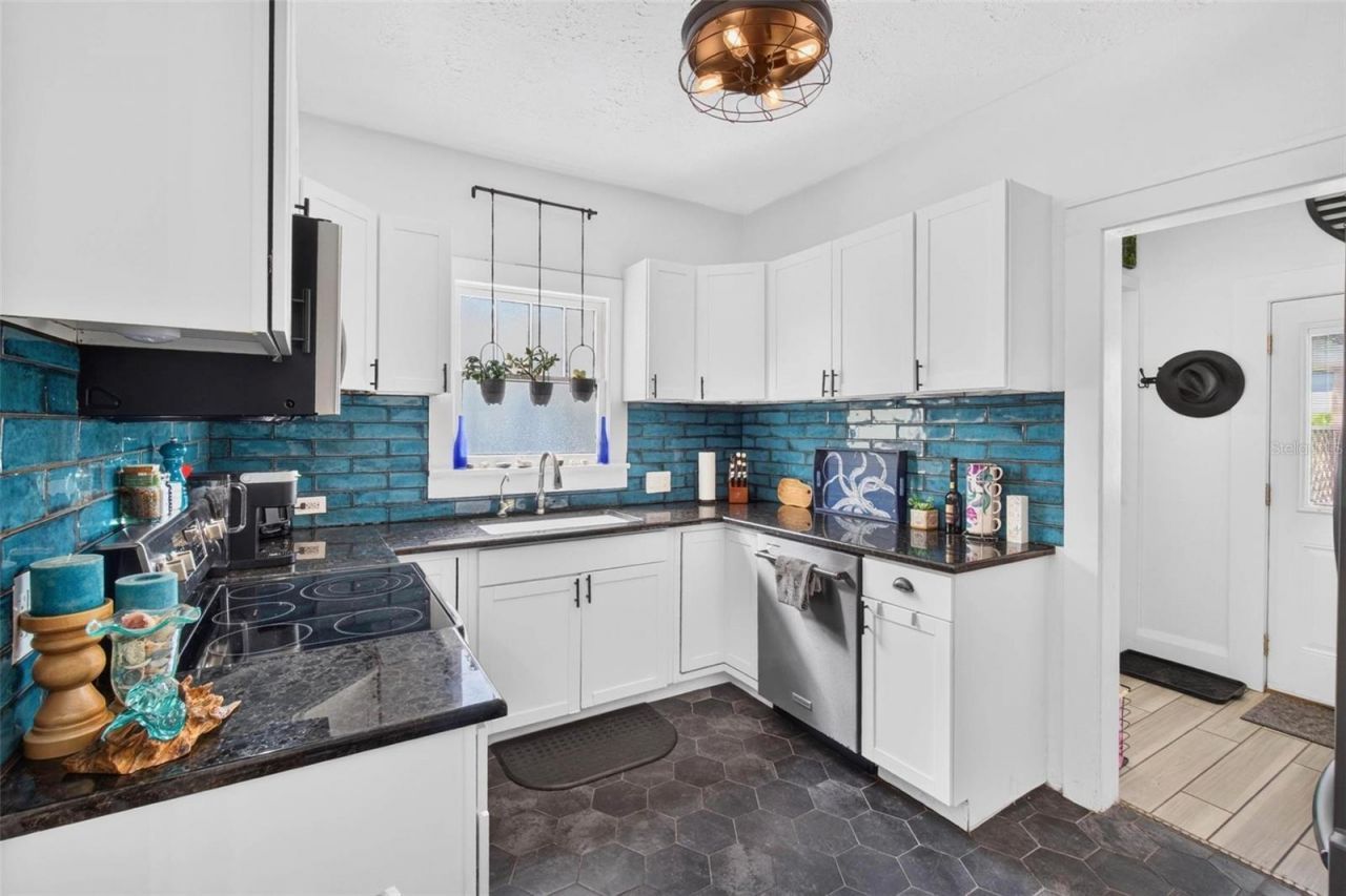2318 7th Avenue W, Bradenton, FL 34205 Photo