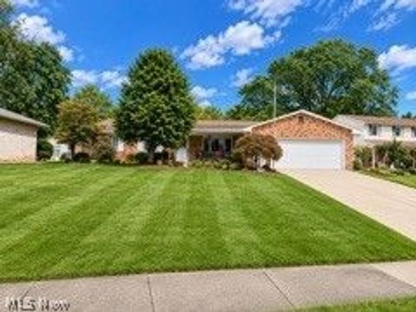2356 Shawnee Trail , Youngstown, OH 44511