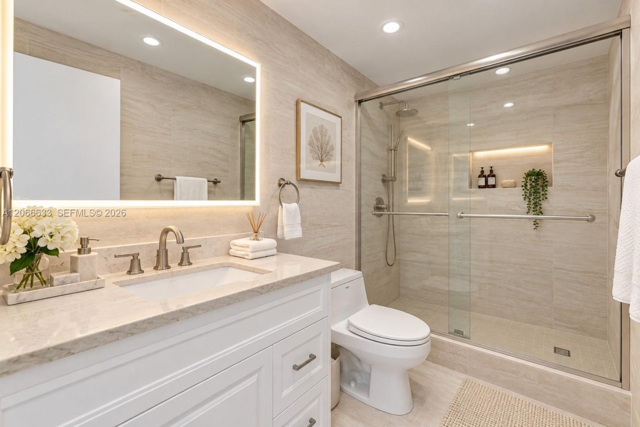 5601 Collins Ave , Unit PH-14, Miami Beach, FL 33140 Photo