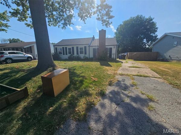 8114 Waddell Avenue , St Louis, MO 63125