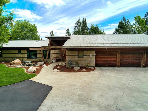 1616 E Whispering Springs Ln, Colbert, WA 99005
