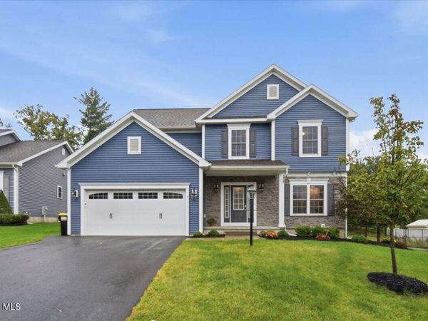 7 Cragmoor Lane, Colonie, NY 12205