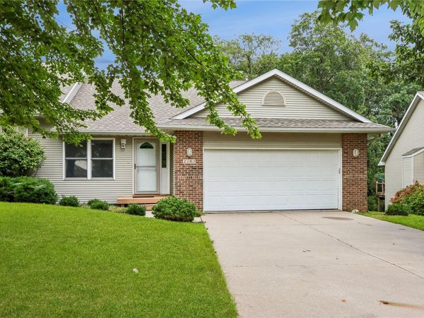 2283 E Grantview Dr , Coralville, IA 52241