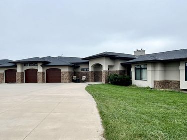 17701 Prairie Vista Drive, Hickman, NE 68430