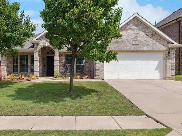 10237 Red Bluff Lane, Fort Worth, TX 76177
