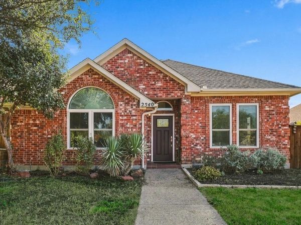2540 Plumdale Drive, Carrollton, TX 75006