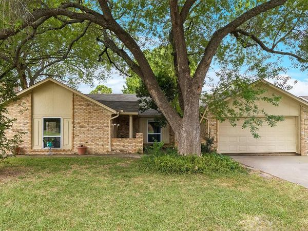 1016 Hazelwood Drive, Mansfield, TX 76063