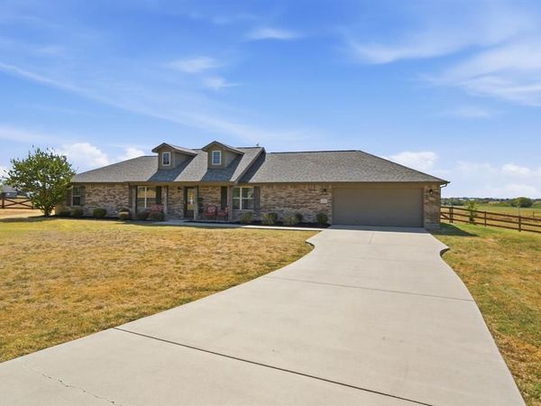 200 Live Oak Lane , Decatur, TX 76234