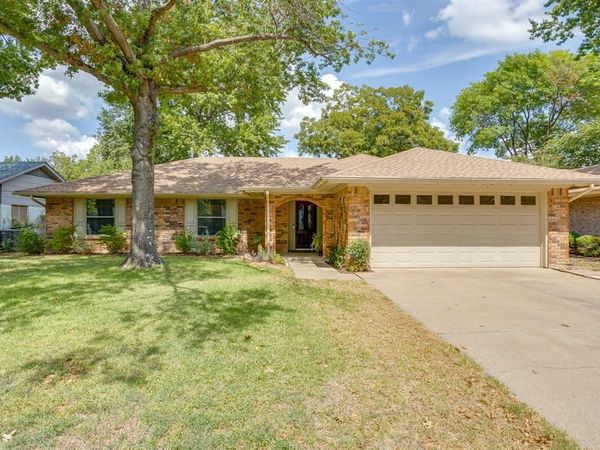 1005 Westminster Lane , Mansfield, TX 76063