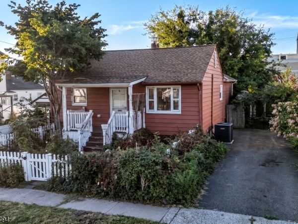 6 Roosevelt Ave, Totowa, NJ 07512