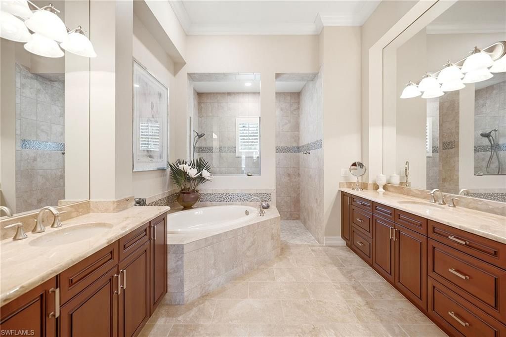 6646 Costa Cir, Naples, FL 34113 Photo
