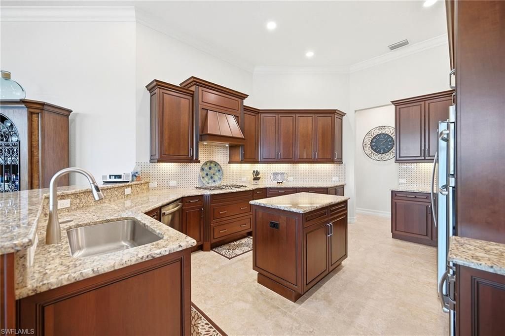 6646 Costa Cir, Naples, FL 34113 Photo