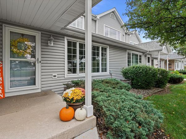 10210 W Whitnall Edge CIRCLE, Unit F, Franklin, WI 53132