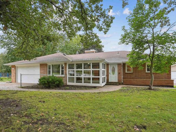 1921 Brookside Drive, Cedar Falls, IA 50613