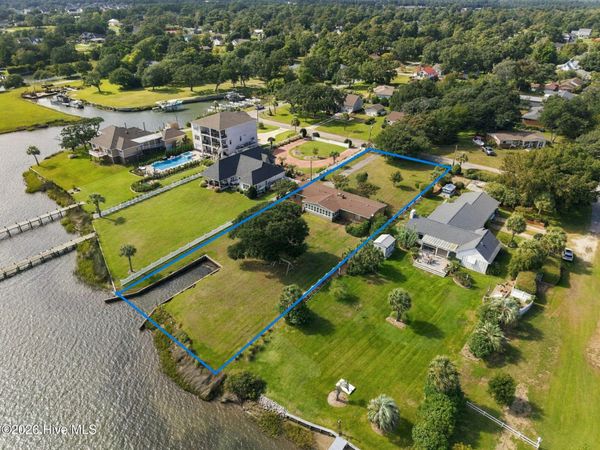 563 Neptune Drive, Cape Carteret, NC 28584