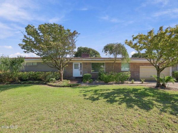 563 Neptune Drive, Cape Carteret, NC 28584
