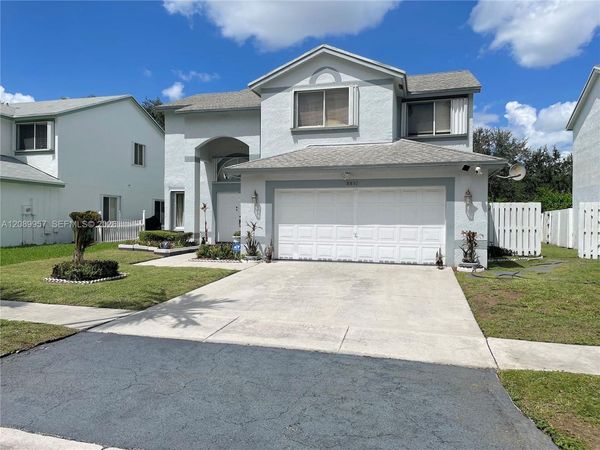8851 SW 9th Ct, Pembroke Pines, FL 33025