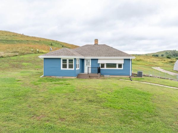 14827 Oak Ave, Castana, IA 51010