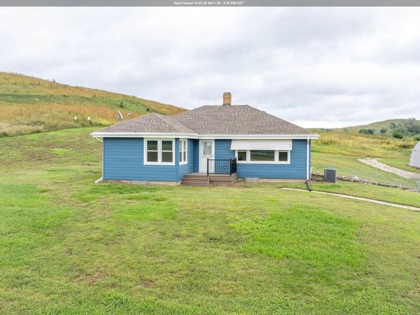 14827 Oak Ave, Castana, IA 51010
