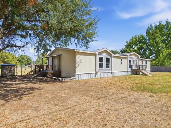 105 Apache Street , Lipan, TX 76462
