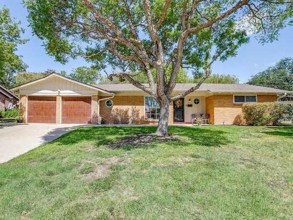 4413 Angus Drive , Fort Worth, TX 76116