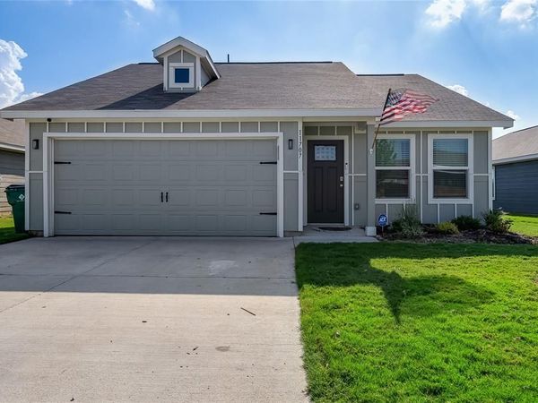 11707 Spraberry Way , Rhome, TX 76078
