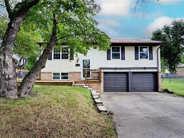 5113 NW Downing Street, Blue Springs, MO 64015