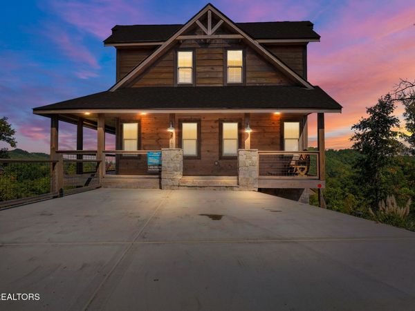 2943 Lightning Strike Drive, Sevierville, TN 37862