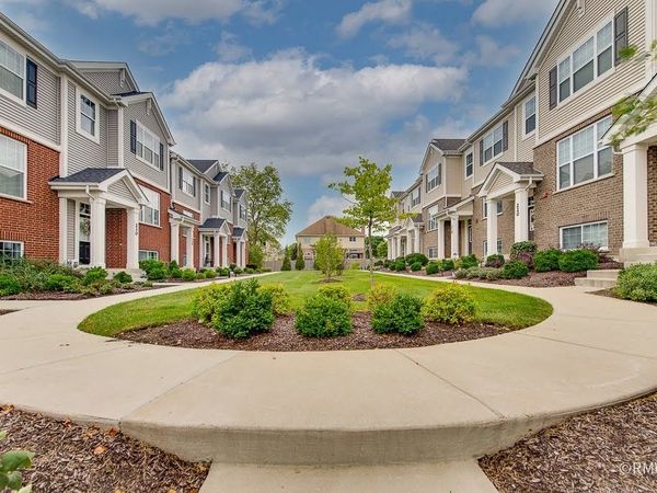 230 Timberleaf Circle, Roselle, IL 60172