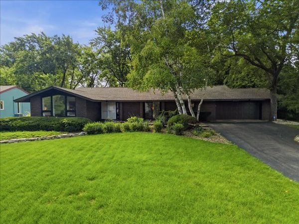 1024 Eustace , Dixon, IL 61021