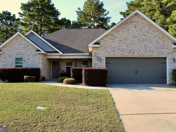 606 Amberley Court, Kathleen, GA 31047