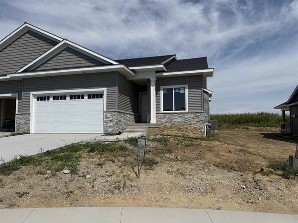 1292 Berkshire Ln, North Liberty, IA 52317