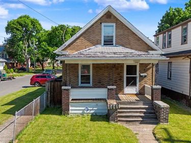 1702 Niagara Street , Niagara Falls, NY 14303