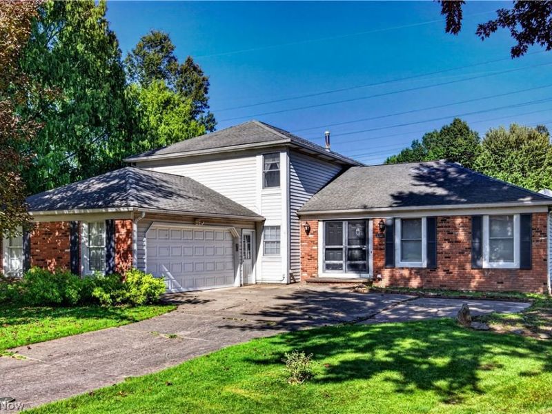 8307 Old Post Road, Olmsted Falls, OH 44138 Photo 1