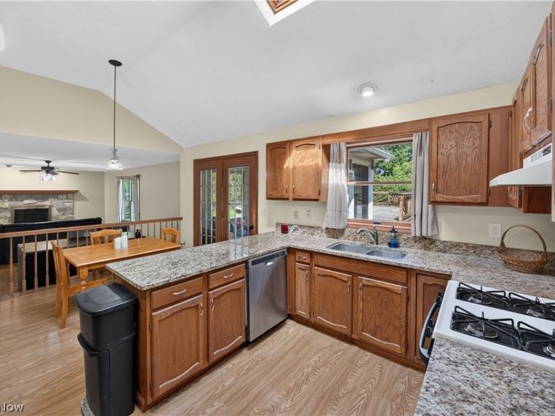 8307 Old Post Road, Olmsted Falls, OH 44138 Photo 10