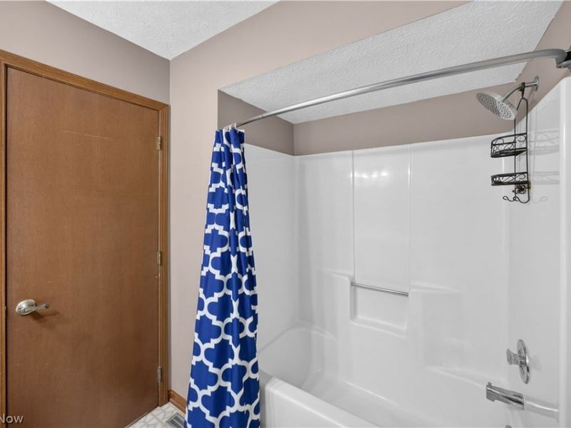 8307 Old Post Road, Olmsted Falls, OH 44138 Photo 31