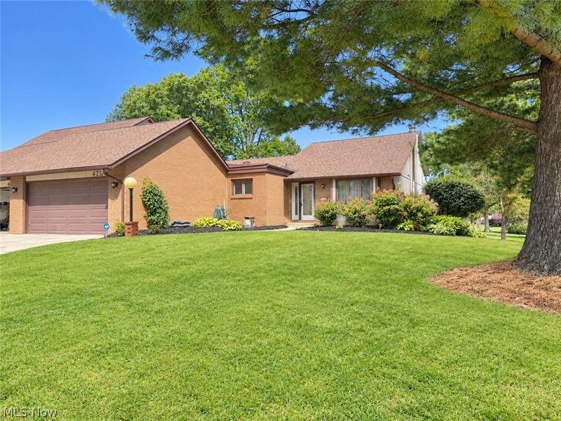 4727 Greenbriar Square NE, Canton, OH 44714 Photo 1