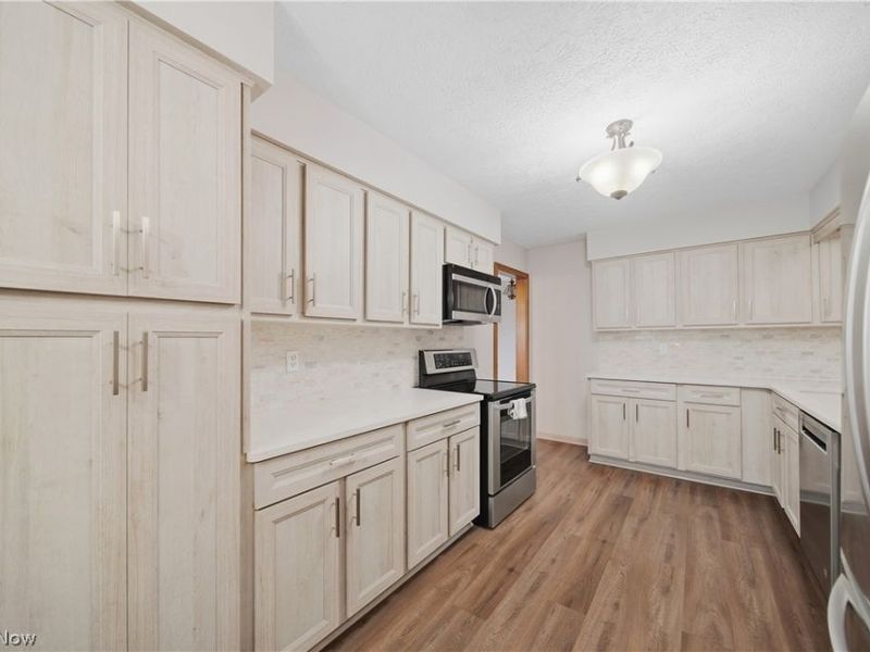 4727 Greenbriar Square NE, Canton, OH 44714 Photo 12