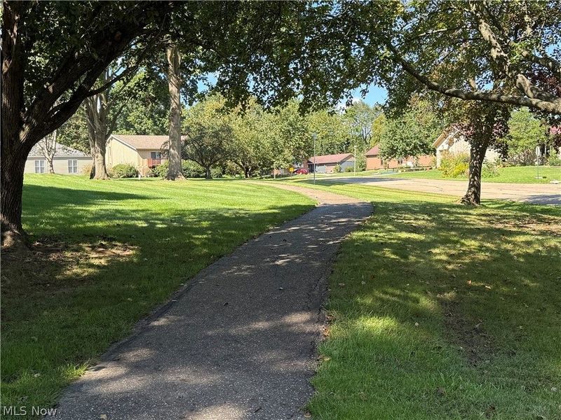 4727 Greenbriar Square NE, Canton, OH 44714 Photo 37