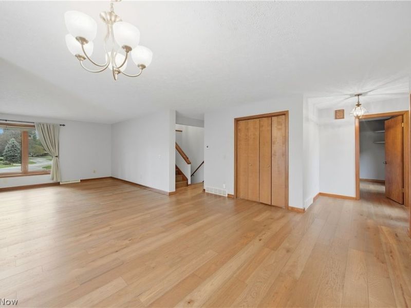 4727 Greenbriar Square NE, Canton, OH 44714 Photo 5