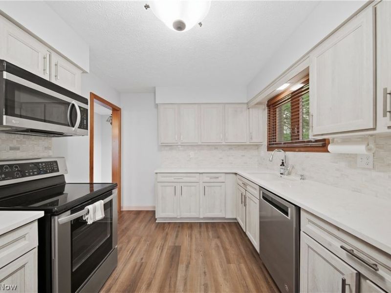 4727 Greenbriar Square NE, Canton, OH 44714 Photo 8
