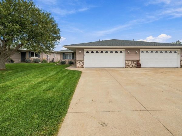 1812 Clubhouse Drive NE, Stewartville, MN 55976