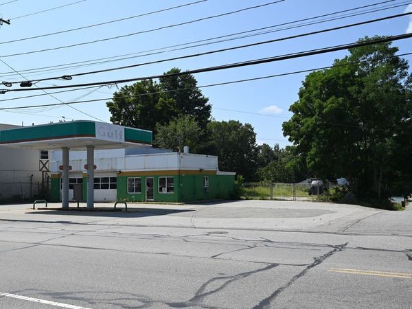 360 Mammoth Rd, Lowell, MA 01854